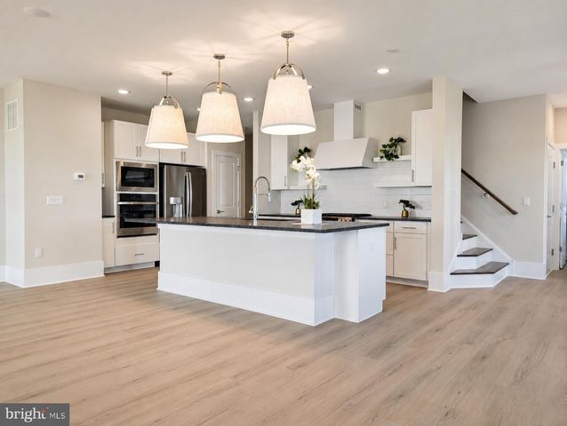 2906 JUSTIN DR, West Windsor, NJ 08550