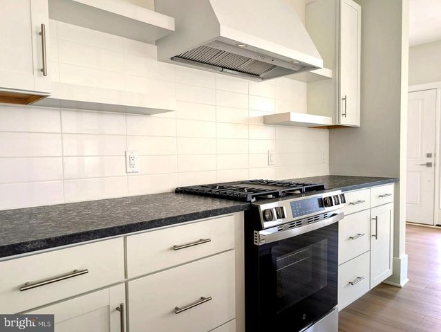 2906 JUSTIN DR, West Windsor, NJ 08550