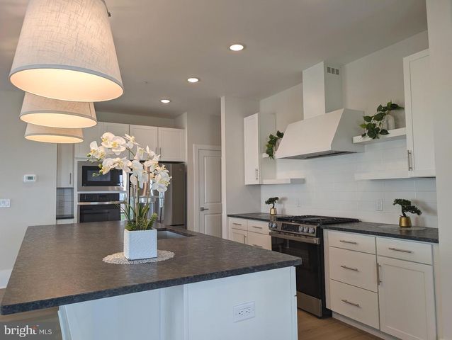 2906 JUSTIN DR, West Windsor, NJ 08550