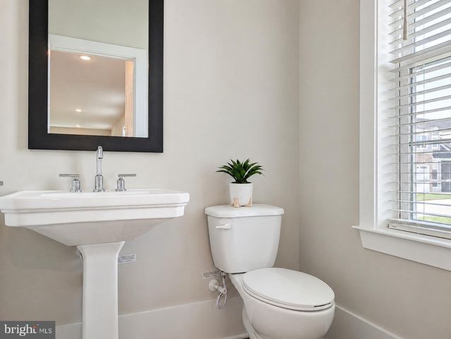 2906 JUSTIN DR, West Windsor, NJ 08550