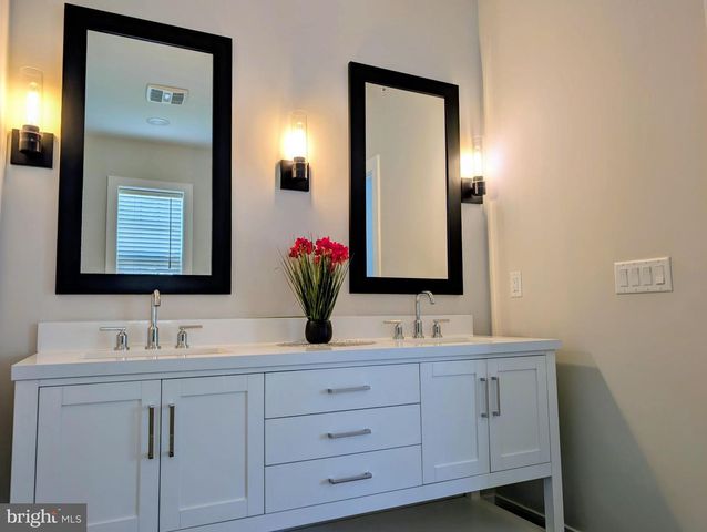 2906 JUSTIN DR, West Windsor, NJ 08550