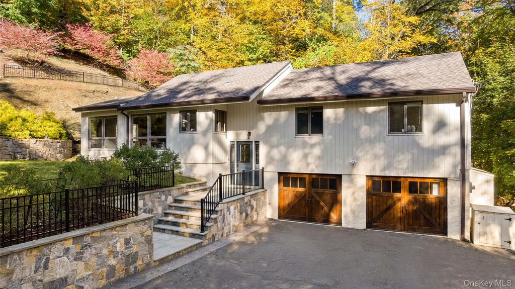 16 Highclere Lane A, Valhalla, NY 10595