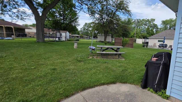 8914 W Stuth AVENUE, West Allis, WI 53227