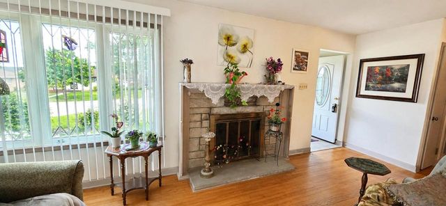 8914 W Stuth AVENUE, West Allis, WI 53227