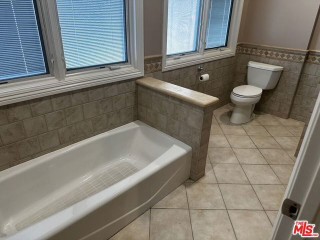 5560 Buffalo Avenue, Sherman Oaks, CA 91401