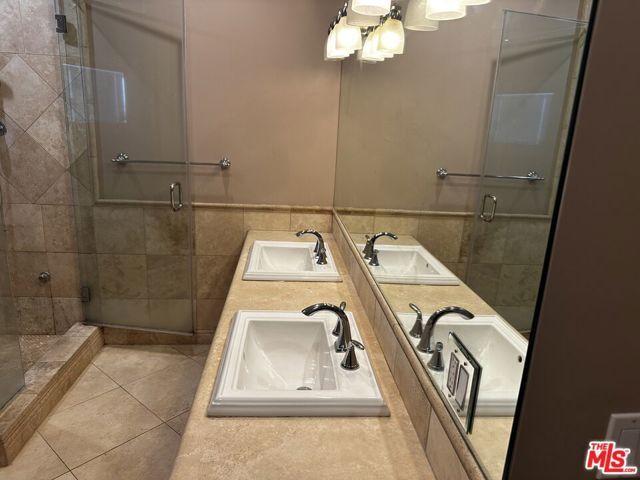 5560 Buffalo Avenue, Sherman Oaks, CA 91401