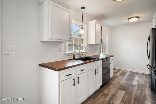 5711 Omega St, Louisville, KY 40258