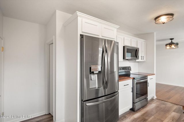 5711 Omega St, Louisville, KY 40258