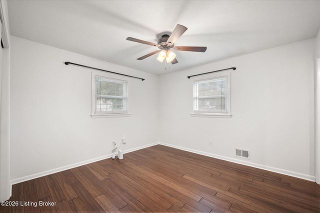 5711 Omega St, Louisville, KY 40258