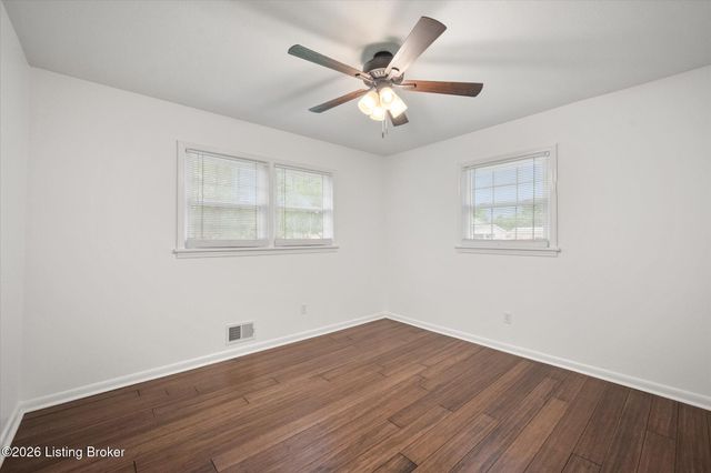 5711 Omega St, Louisville, KY 40258