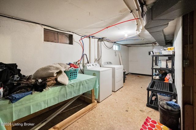 5711 Omega St, Louisville, KY 40258