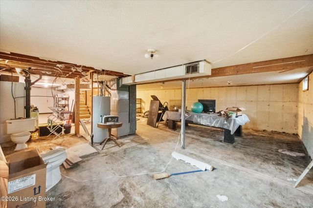 5711 Omega St, Louisville, KY 40258