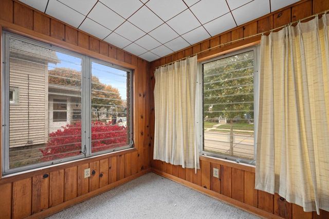 2065 S 71st STREET, West Allis, WI 53219