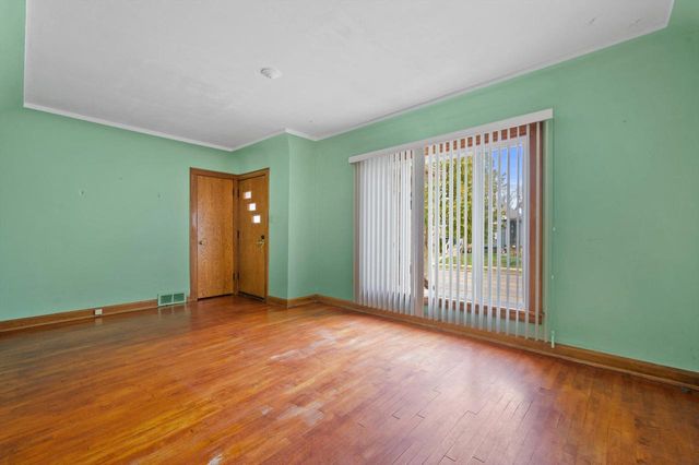 2065 S 71st STREET, West Allis, WI 53219