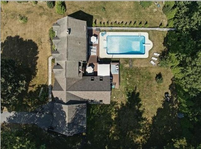 207 Oak Ridge Rd, Plaistow, NH 03085