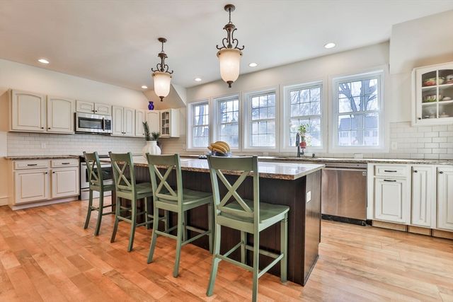 207 Oak Ridge Rd, Plaistow, NH 03085