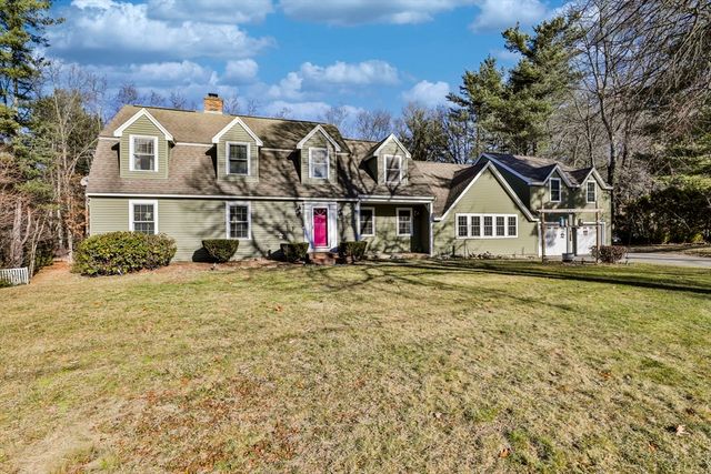 207 Oak Ridge Rd, Plaistow, NH 03085