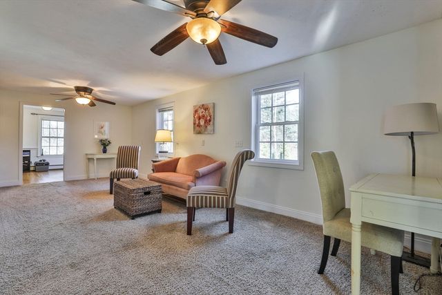 207 Oak Ridge Rd, Plaistow, NH 03085