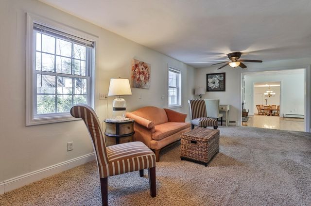 207 Oak Ridge Rd, Plaistow, NH 03085