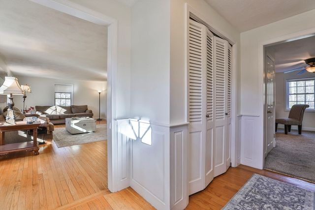 207 Oak Ridge Rd, Plaistow, NH 03085