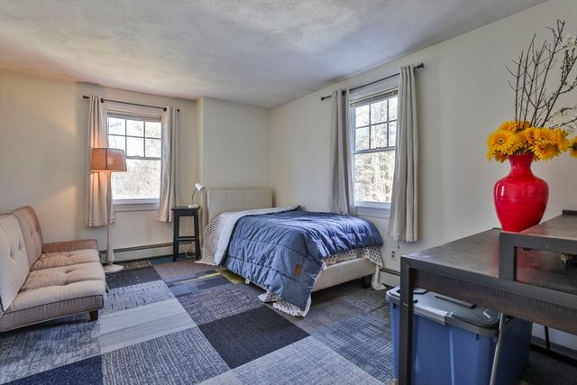 207 Oak Ridge Rd, Plaistow, NH 03085