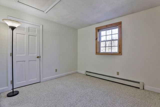 207 Oak Ridge Rd, Plaistow, NH 03085