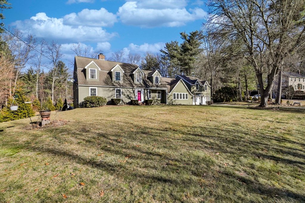 207 Oak Ridge Rd, Plaistow, NH 03085