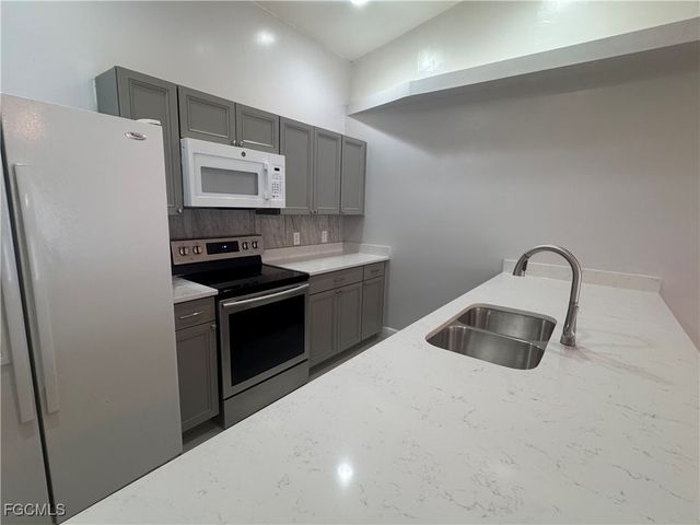 1003 Country CLub BLVD, Cape Coral, FL 33928