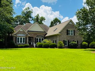 909 Taberna Circle, New Bern, NC 28562
