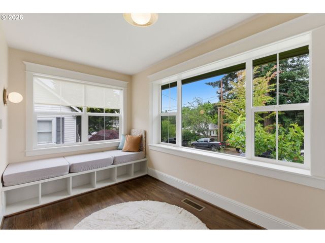 4536 Se WOODWARD St, Portland, OR 97206