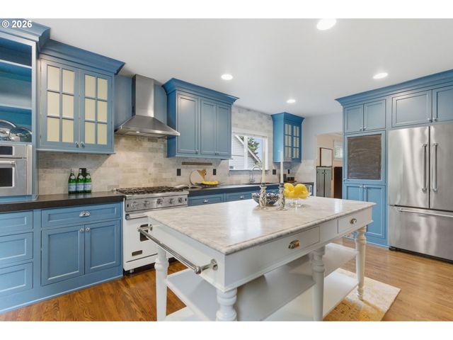 4536 Se WOODWARD St, Portland, OR 97206
