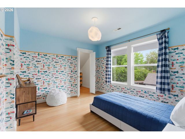 4536 Se WOODWARD St, Portland, OR 97206