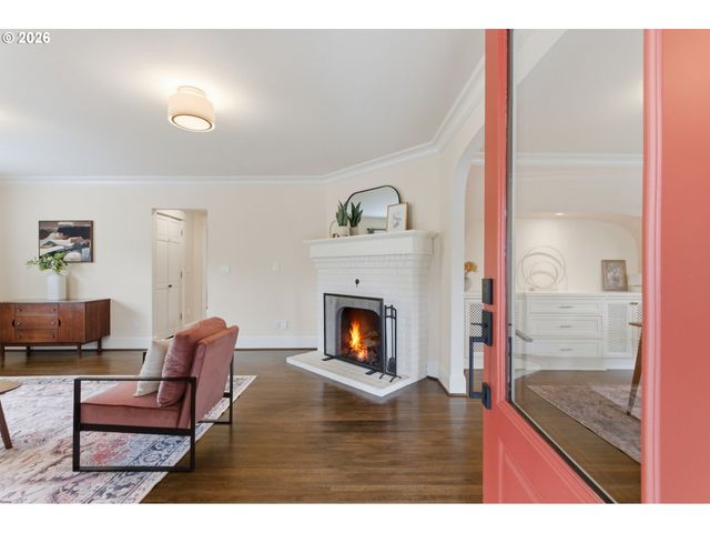 4536 Se WOODWARD St, Portland, OR 97206