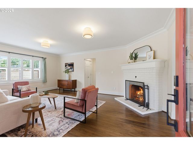 4536 Se WOODWARD St, Portland, OR 97206