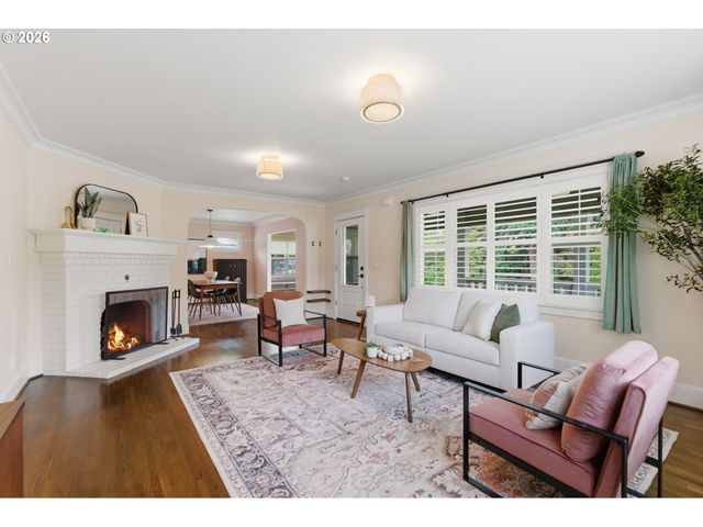 4536 Se WOODWARD St, Portland, OR 97206