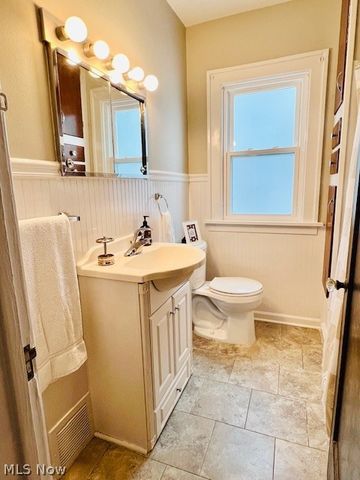 2198 Chesterland Avenue, Lakewood, OH 44107