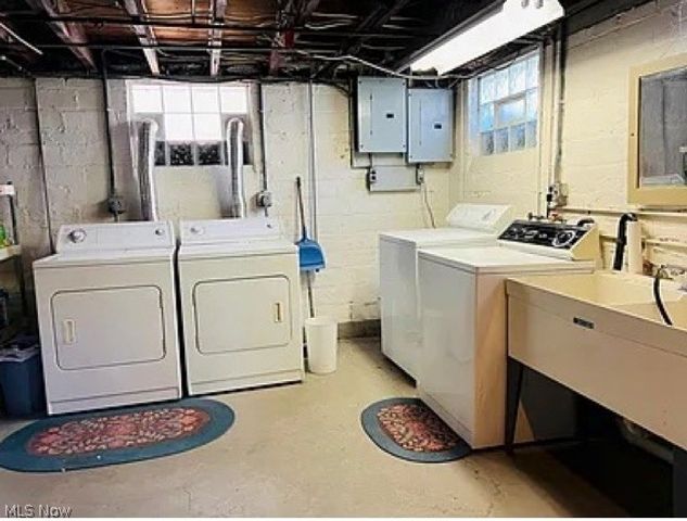 2198 Chesterland Avenue, Lakewood, OH 44107