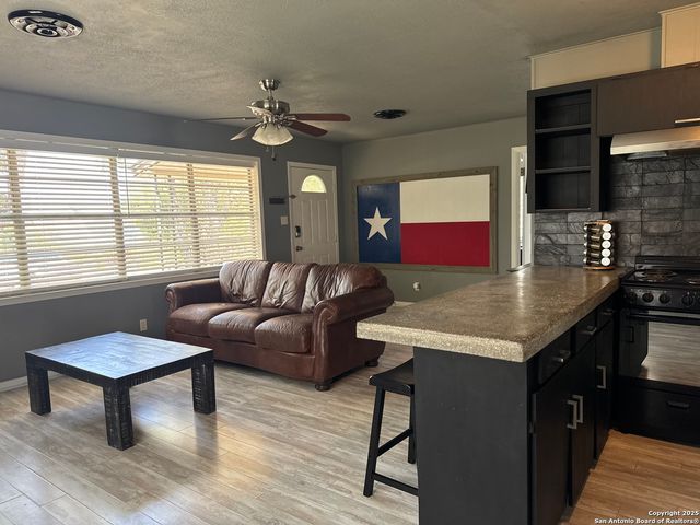 3058 Westview, Canyon Lake, TX 78133