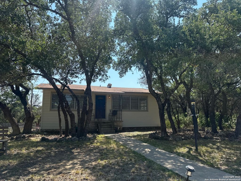 3058 Westview, Canyon Lake, TX 78133