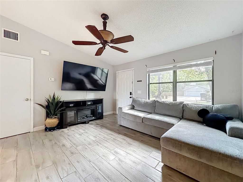 Image 11 of property listing at 31427 GHENT AVENUE, Mount Plymouth, FL 32776