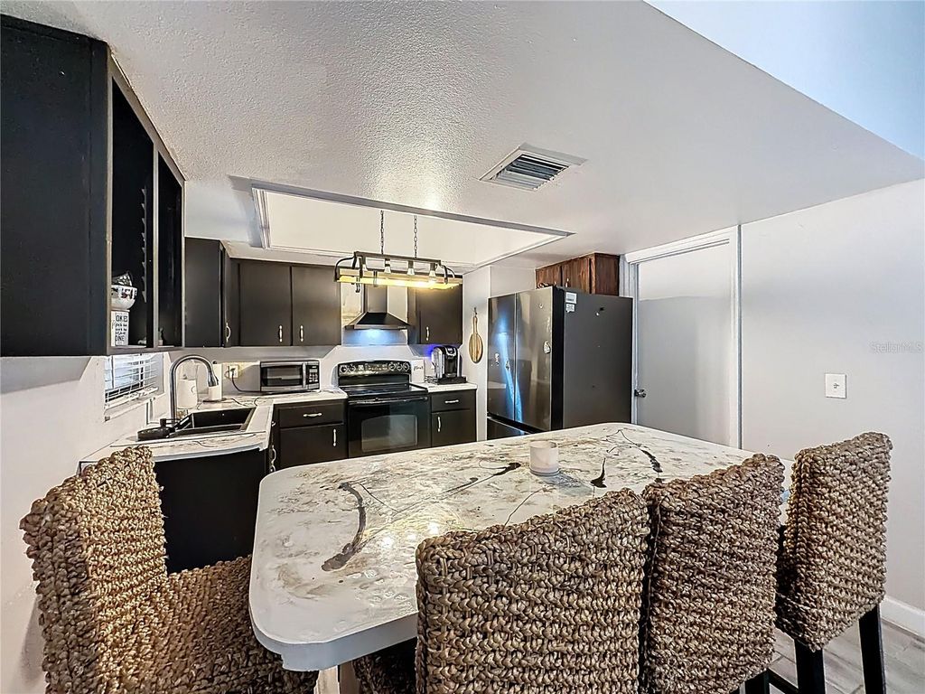 Image 15 of property listing at 31427 GHENT AVENUE, Mount Plymouth, FL 32776