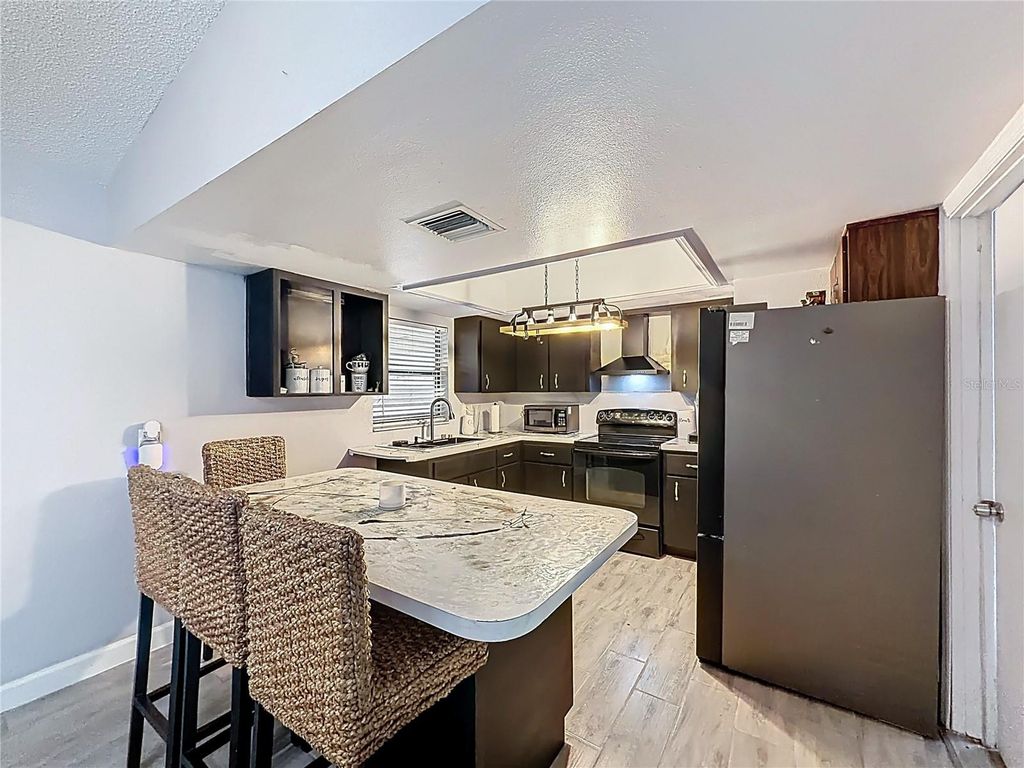 Image 16 of property listing at 31427 GHENT AVENUE, Mount Plymouth, FL 32776