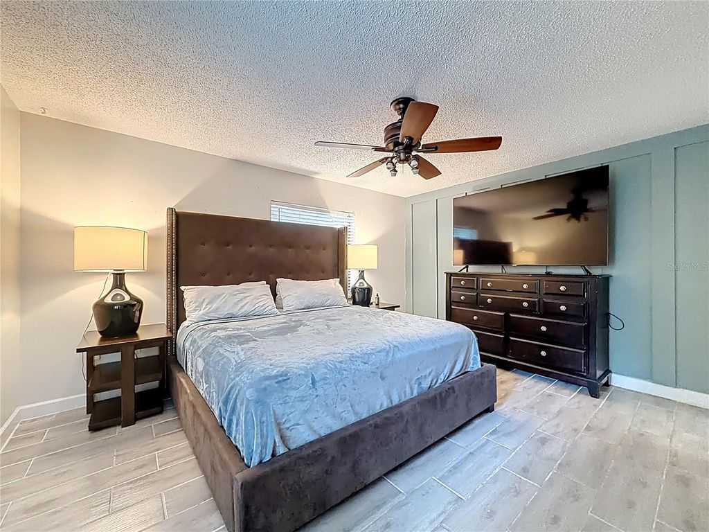 Image 21 of property listing at 31427 GHENT AVENUE, Mount Plymouth, FL 32776