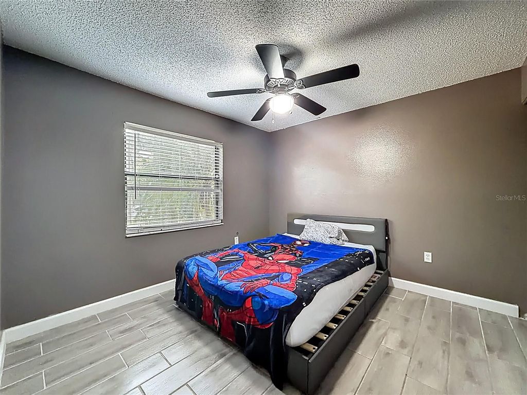 Image 25 of property listing at 31427 GHENT AVENUE, Mount Plymouth, FL 32776