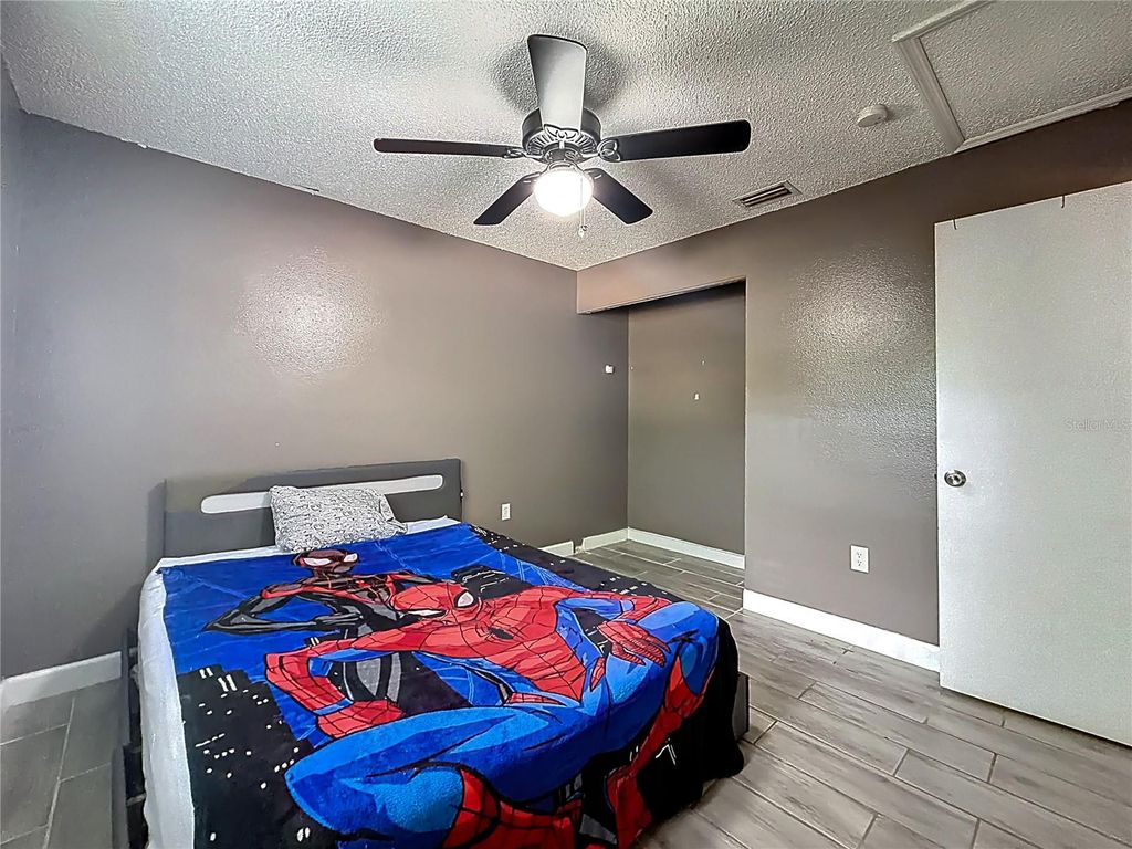 Image 26 of property listing at 31427 GHENT AVENUE, Mount Plymouth, FL 32776