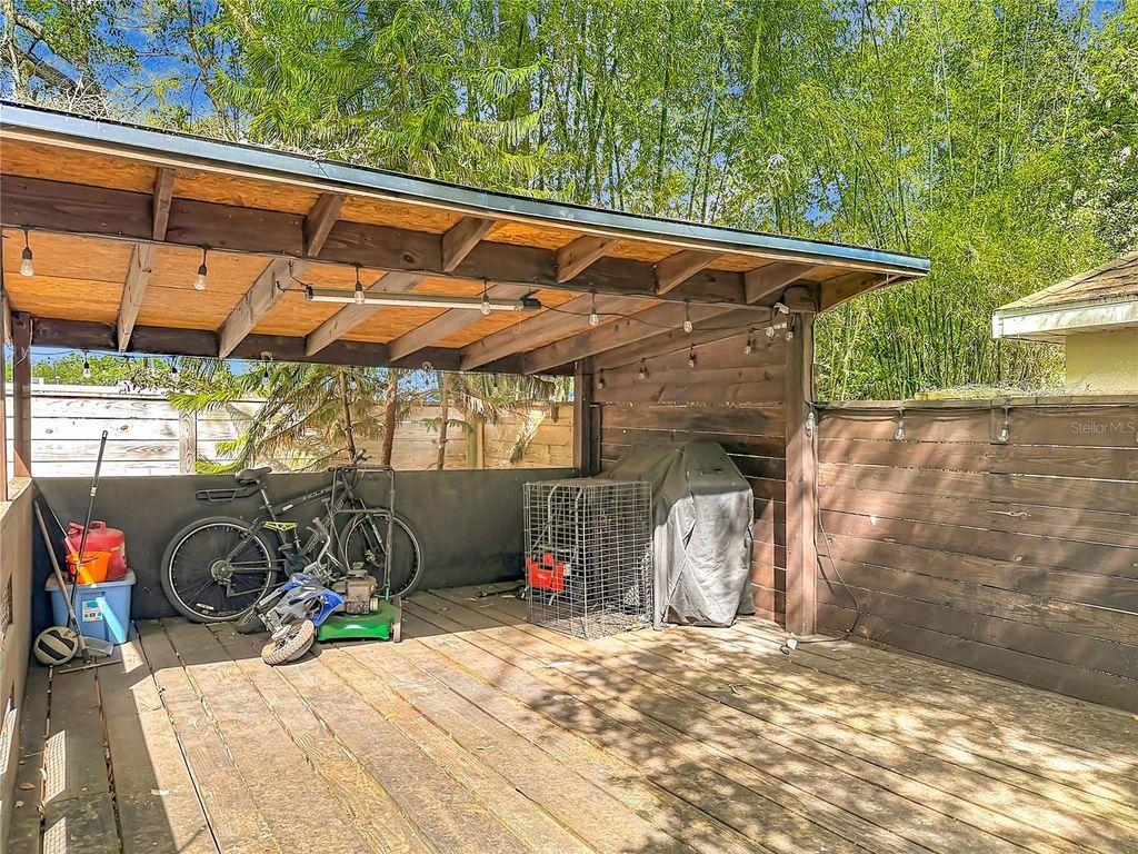 Image 30 of property listing at 31427 GHENT AVENUE, Mount Plymouth, FL 32776