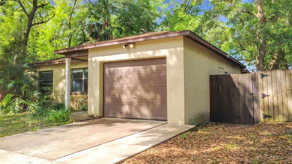 Image 5 of property listing at 31427 GHENT AVENUE, Mount Plymouth, FL 32776