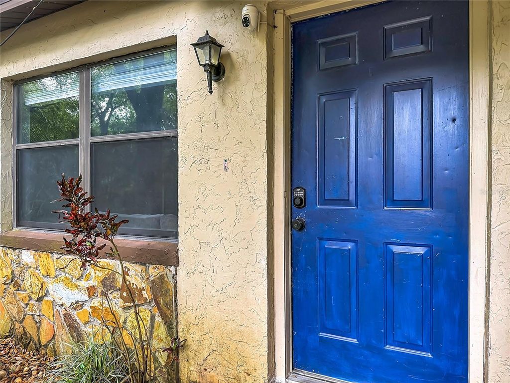 Image 8 of property listing at 31427 GHENT AVENUE, Mount Plymouth, FL 32776