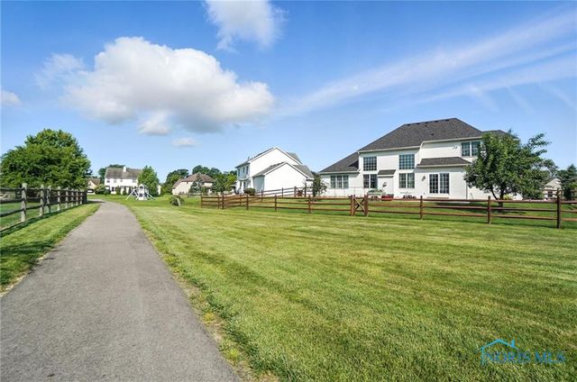 9011 Bear Creek Drive, Sylvania, OH 43560