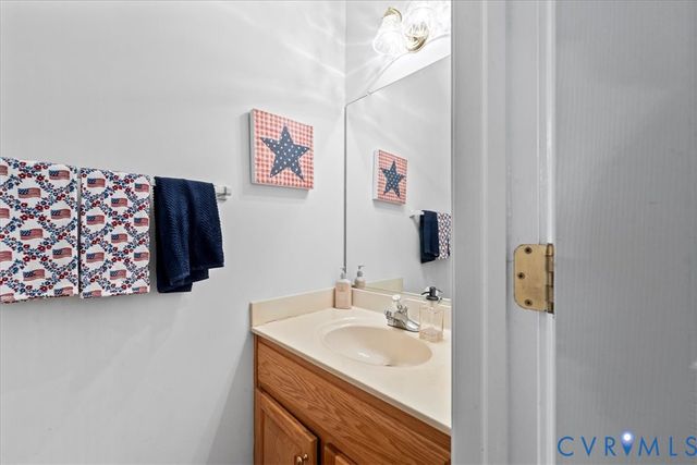 11706 Carters Creek Dr, Chesterfield, VA 23838